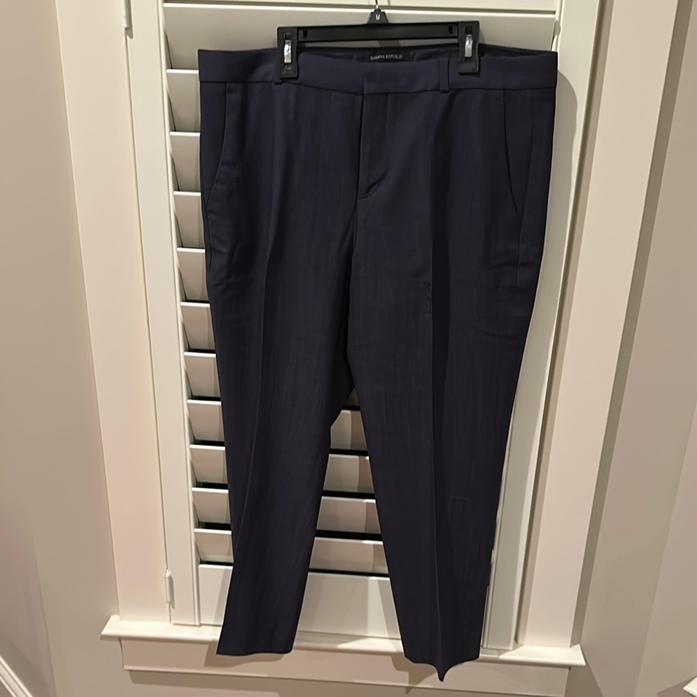 Banana Republic Women’s Avery Navy dress pants, Sz 12. Like New Condition!